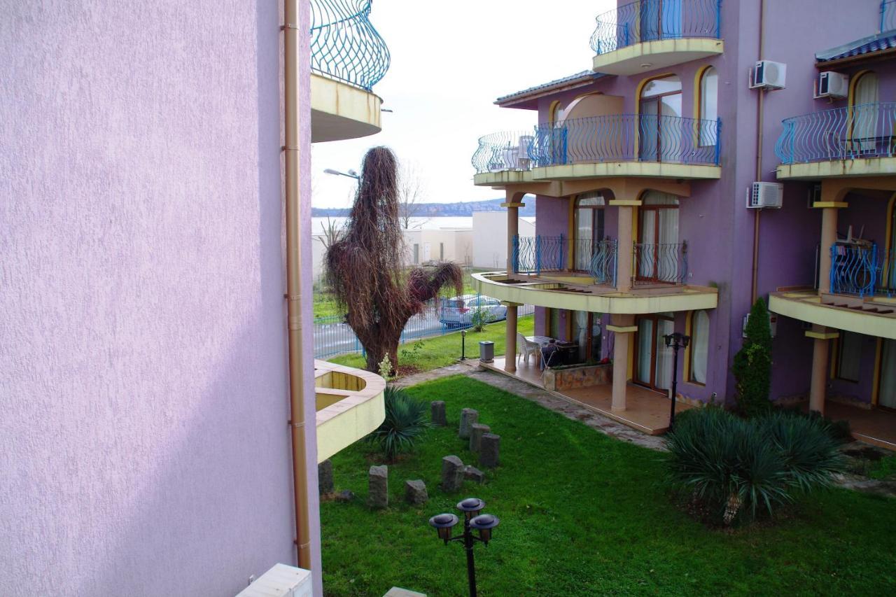 Azura Garden Apartments Tjernomorets Exteriör bild